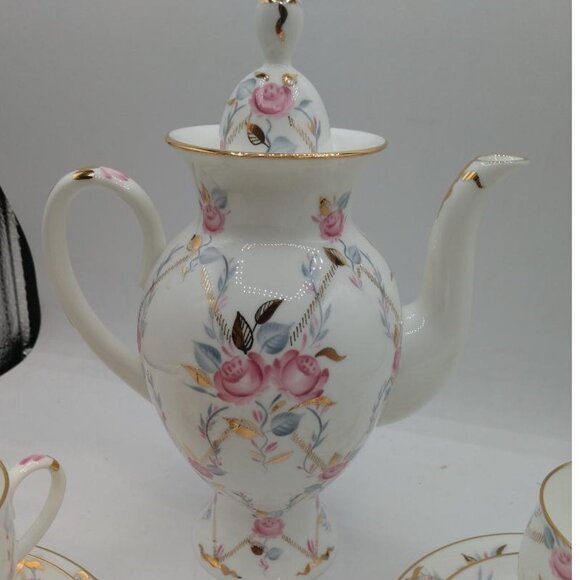 Imperial Porcelain Tea Set With Rose Floral Design & Gold Trim Made In St. Peter - Picture 4 of 6